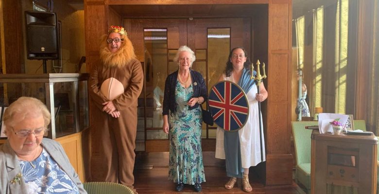 Huzzah for Plaza Royalty....Britannia, Queen Everlyn and .... maybe a lion?! - 29.05.22
