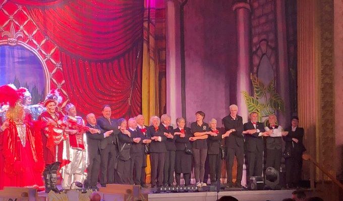 Saying Goodbye to 2019 with Auld Lang Syne at the end of the New Years Eve performance - 31.12.19