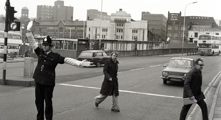 Police Patrol on Wellington Road South with The Plaza/Mecca in the background