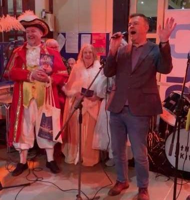 Phil Mealey who is one of our sensational stars appearing in CINDERELLA for our 2022/23 season appears as Guest of Honour to support the magnificent Foodie Friday event hosted at Stockport Market supported by the Pantotastic Plaza Team.